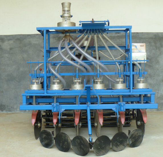 WH-6B型小區精密播種機首先衛輝市金大地